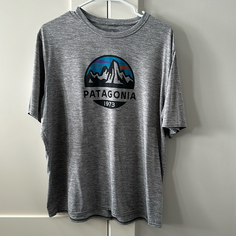 Patagonia Men’s Large shirt